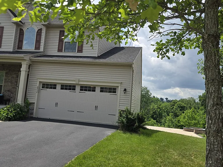 2952 Pinnacle Dr — Photo 2