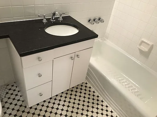 Rented by Metropolis Real Estate of Manhattan | media 15