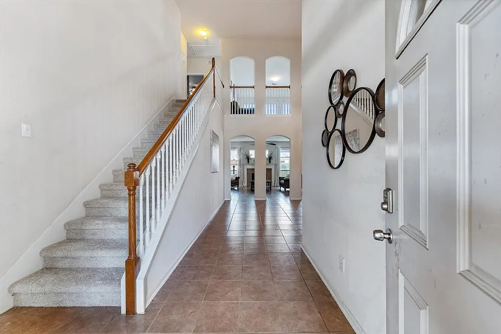 4 bed, 2.5 bath, 3141 sqft, $2,500 — Photo 1