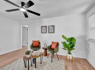125 SW 6th St, Moore, OK 73160