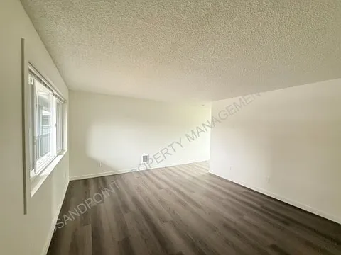 1315 Hickory St #9 — Photo 6