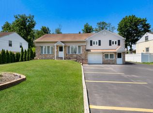 615 W County Line Rd, Hatboro, PA 19040