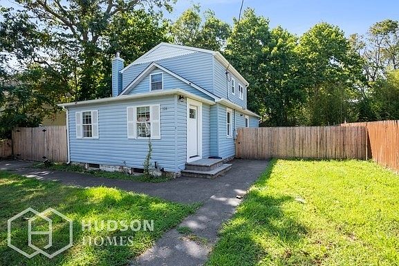 1st image of 124 Woodside Dr
