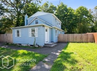 124 Woodside Dr, Mastic Beach, NY 11951