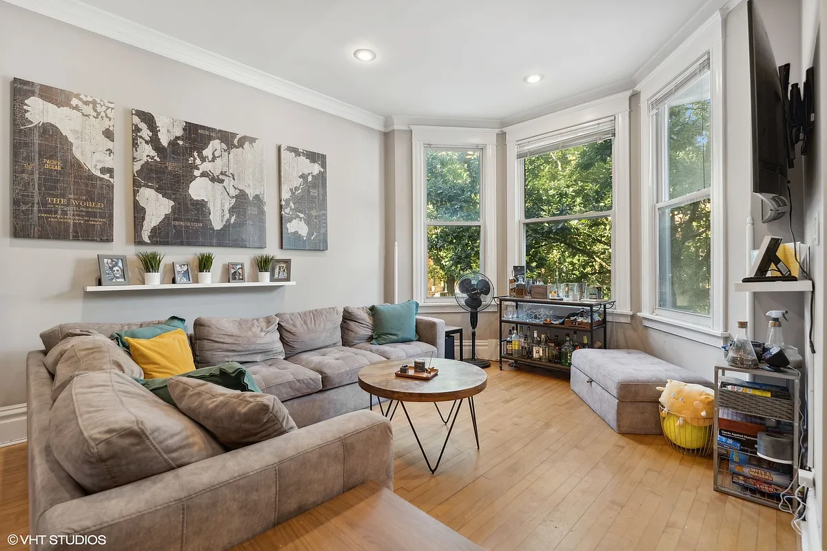 Building Photo - 3337 N Kenmore Ave #1