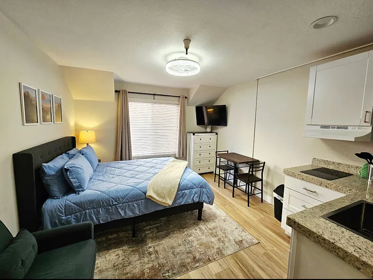 1940 Prospector Ave #409 — Photo 3