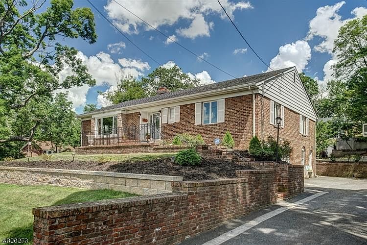 1st image of 4 Birchwood Ave