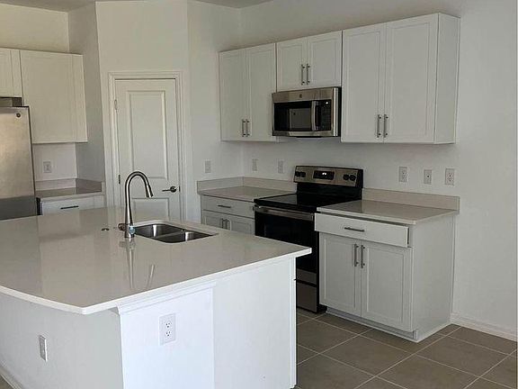 3rd image of 8613 Lunar Skye St
