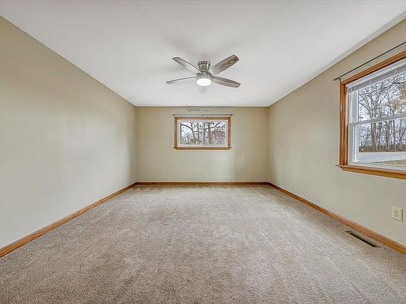 3rd image of 61 Bentwood Ln