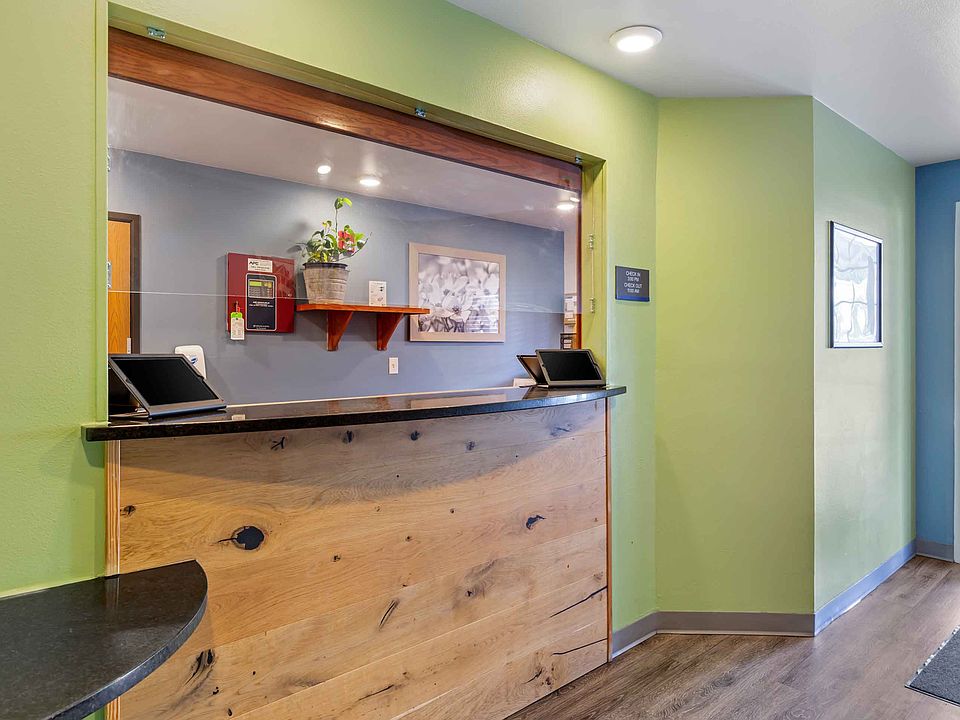 Lobby and Guest Check-in
