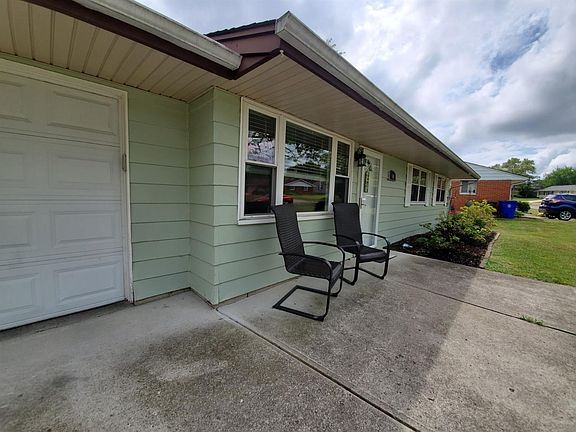 4th image of 50 Essex Ct