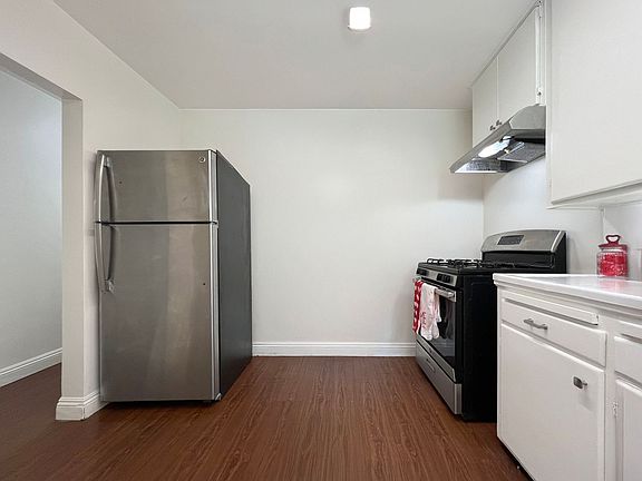 4th image of 1952 Pine Ave APT 2