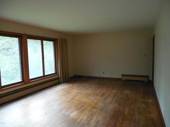 3rd image of 416 Glendale Ave