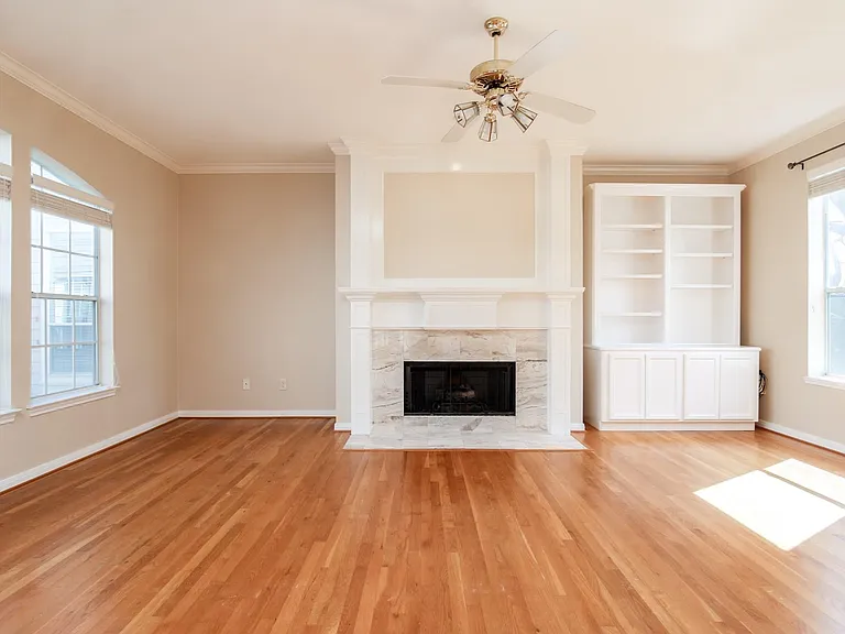 1414 Crocker St — Photo 2