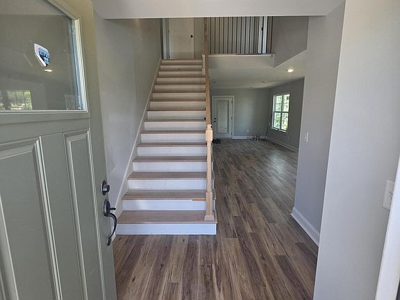 4th image of 604 Harvey Ln