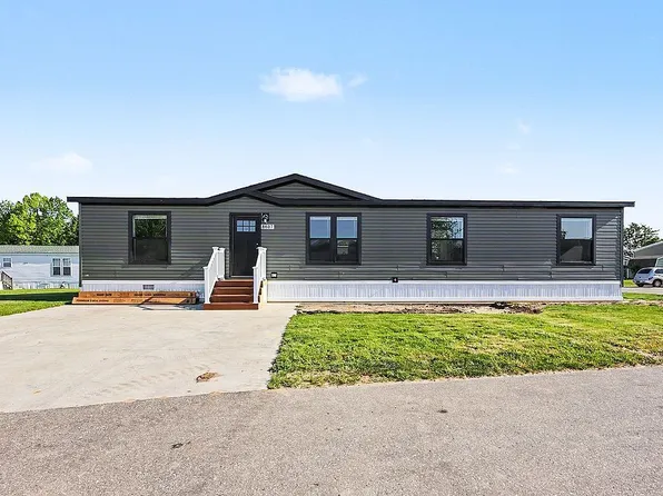 8607 Gleaner Ct, Zeeland, MI 49464