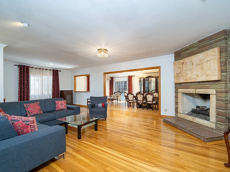 14024 Cantlay St — Photo 5