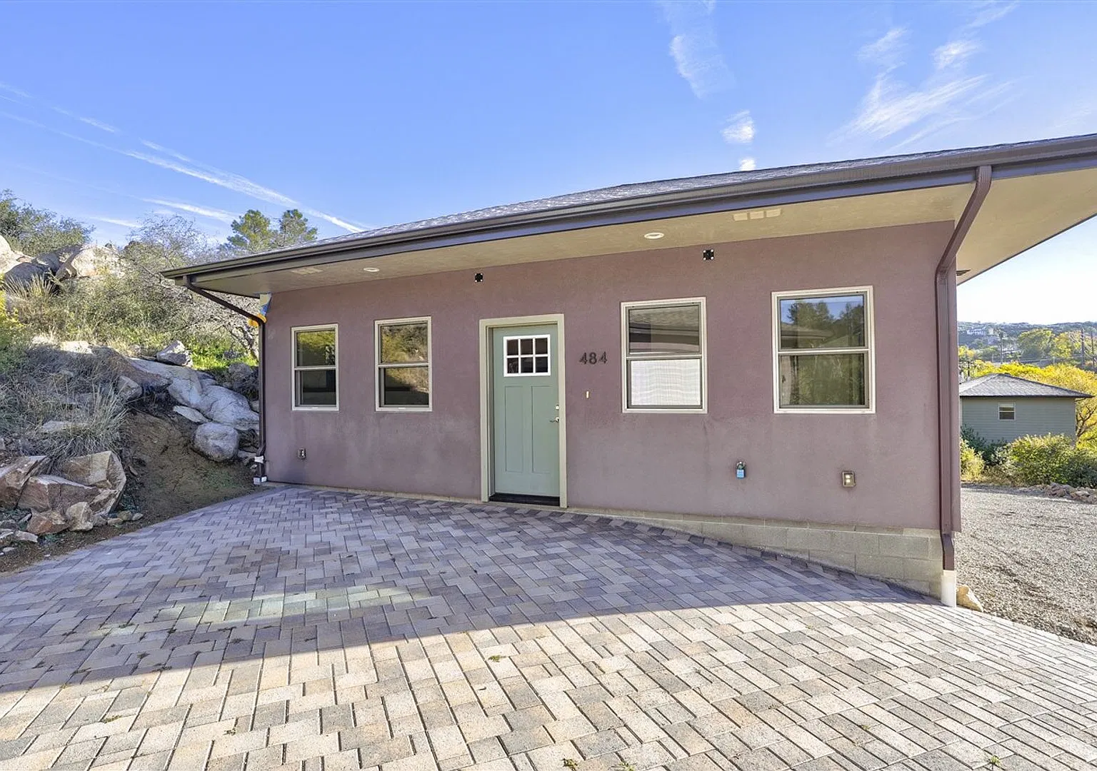 Beautiful 3-Bedroom Creekside Home Near Downtown Prescott with Detached Garage! — Photo 1