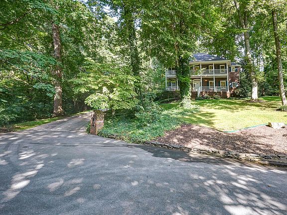 2nd image of 1606 Millbrook Dr