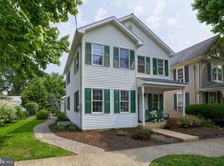 215 E New St, Lititz, PA 17543