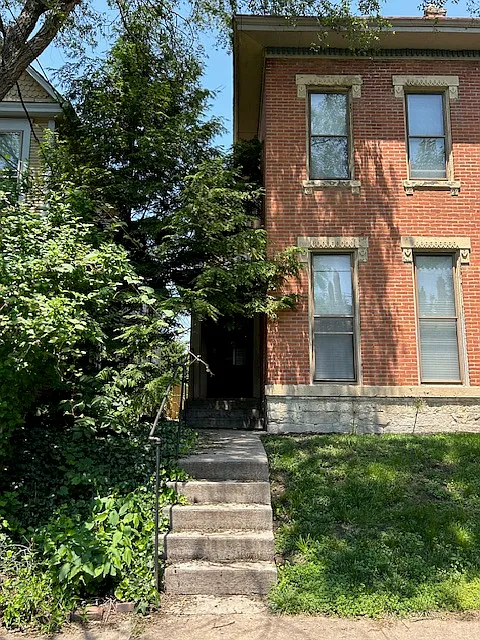 100 W 1st Ave