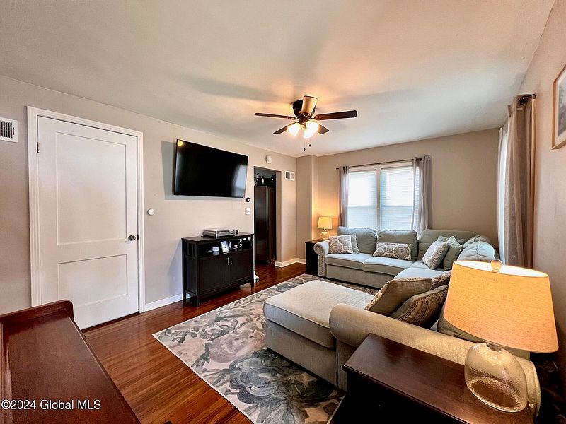 5th image of 13 New Jersey Avenue
