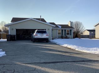 160 Harvest Moon Trl, Capron, IL 61012