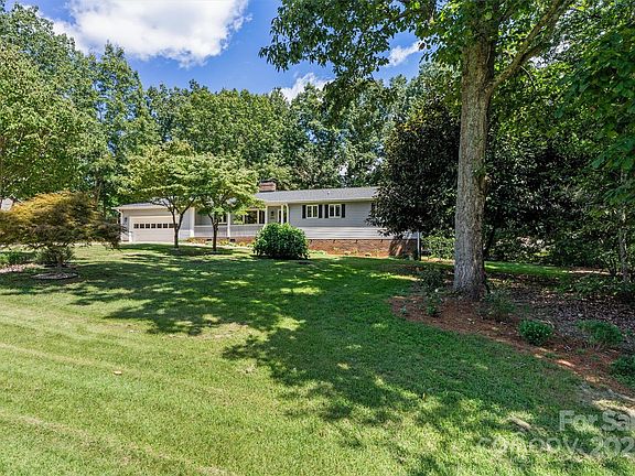 3rd image of 1140 Knollwood Dr
