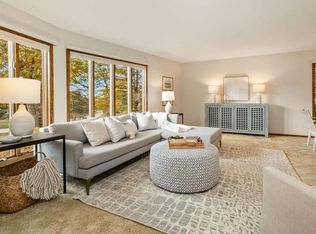 1640 Skyline Dr, Cedarburg, WI 53012