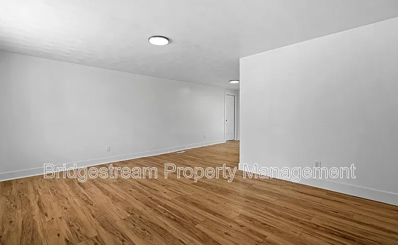 3 bed, 2.0 bath, 1404 sqft, $1,795 — Photo 4