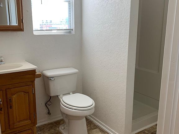 5th image of 208 E Park Ave #2