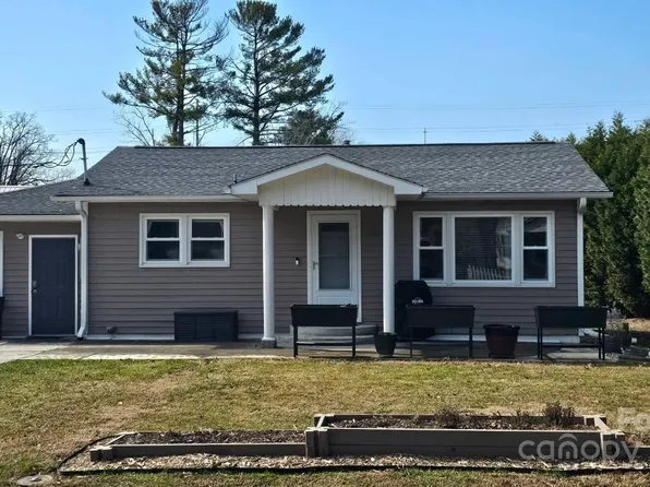 1313 Old Spartanburg Rd, Hendersonville, NC 28792