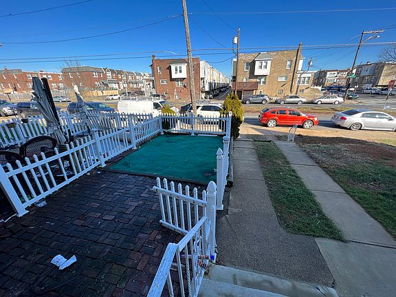 4th image of 2846 Devereaux Ave