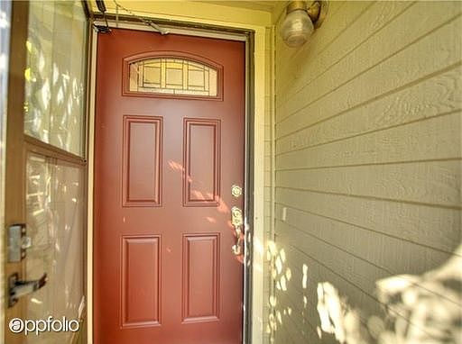 3rd image of 1004 Bodgers Dr