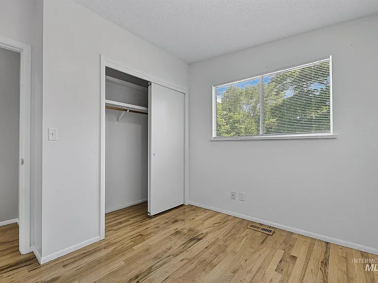 2504 S Annett St — Photo 7