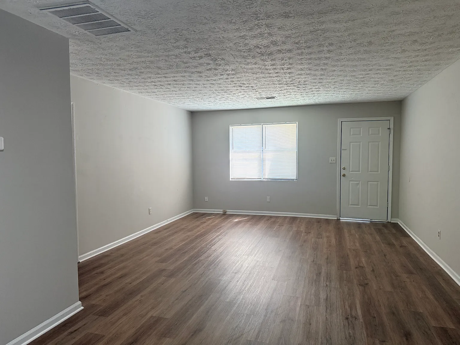 2 bed, 1000 sqft, $1,200 — Photo 3