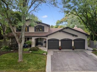 250 McCraney St W, Oakville, ON L6H 3B2