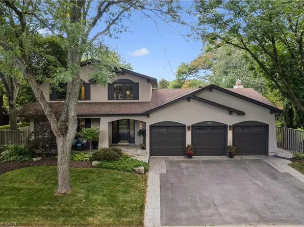 250 McCraney St W, Oakville, ON L6H 3B2