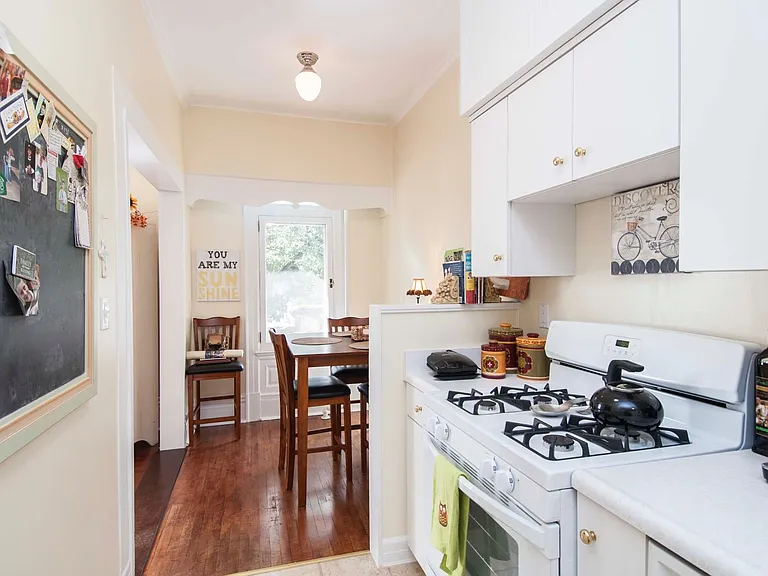 220 Graham St — Photo 13