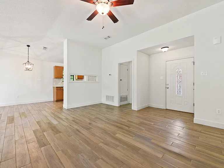 111 Winchester Dr — Photo 6