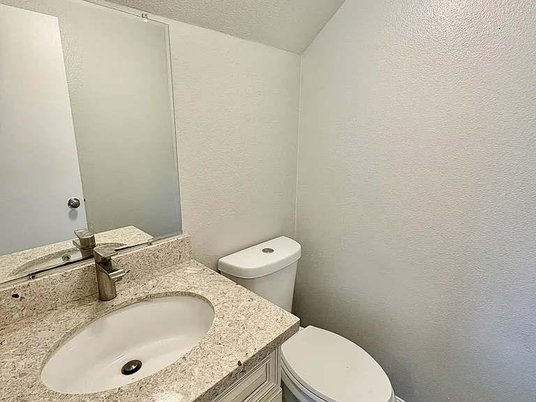 2035 Grove Ave — Photo 9