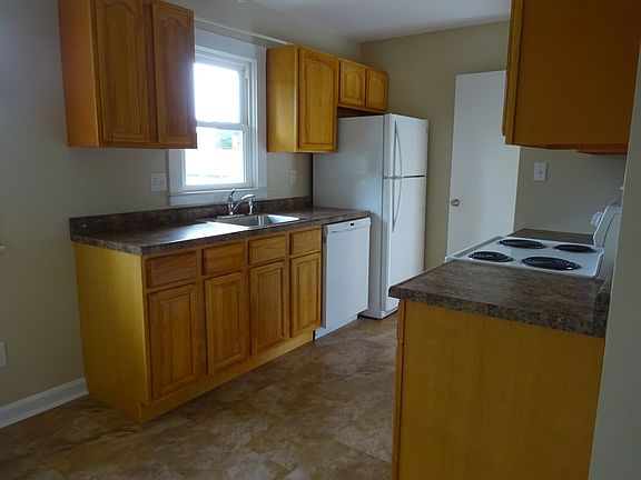 2nd image of 708 Cedar Ave