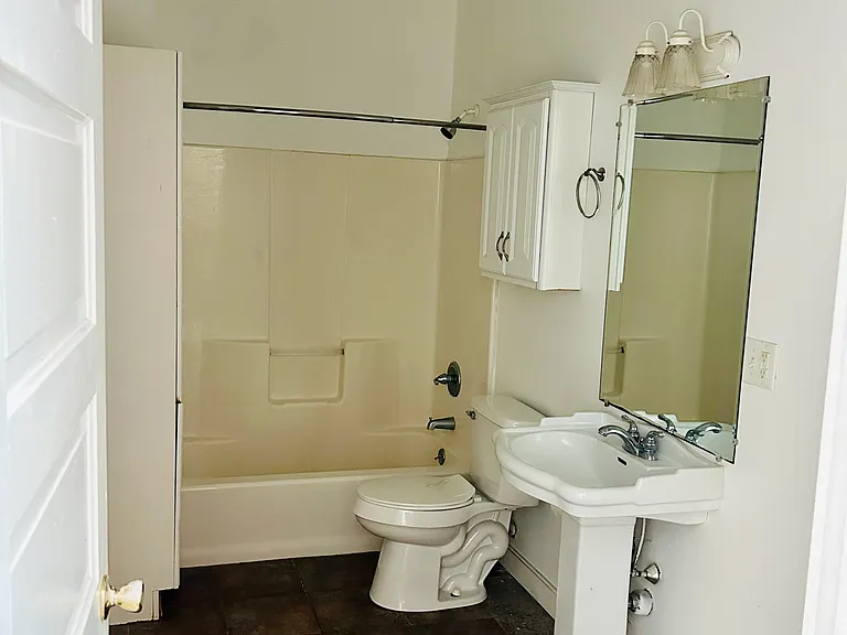 330 Valley St — Photo 3