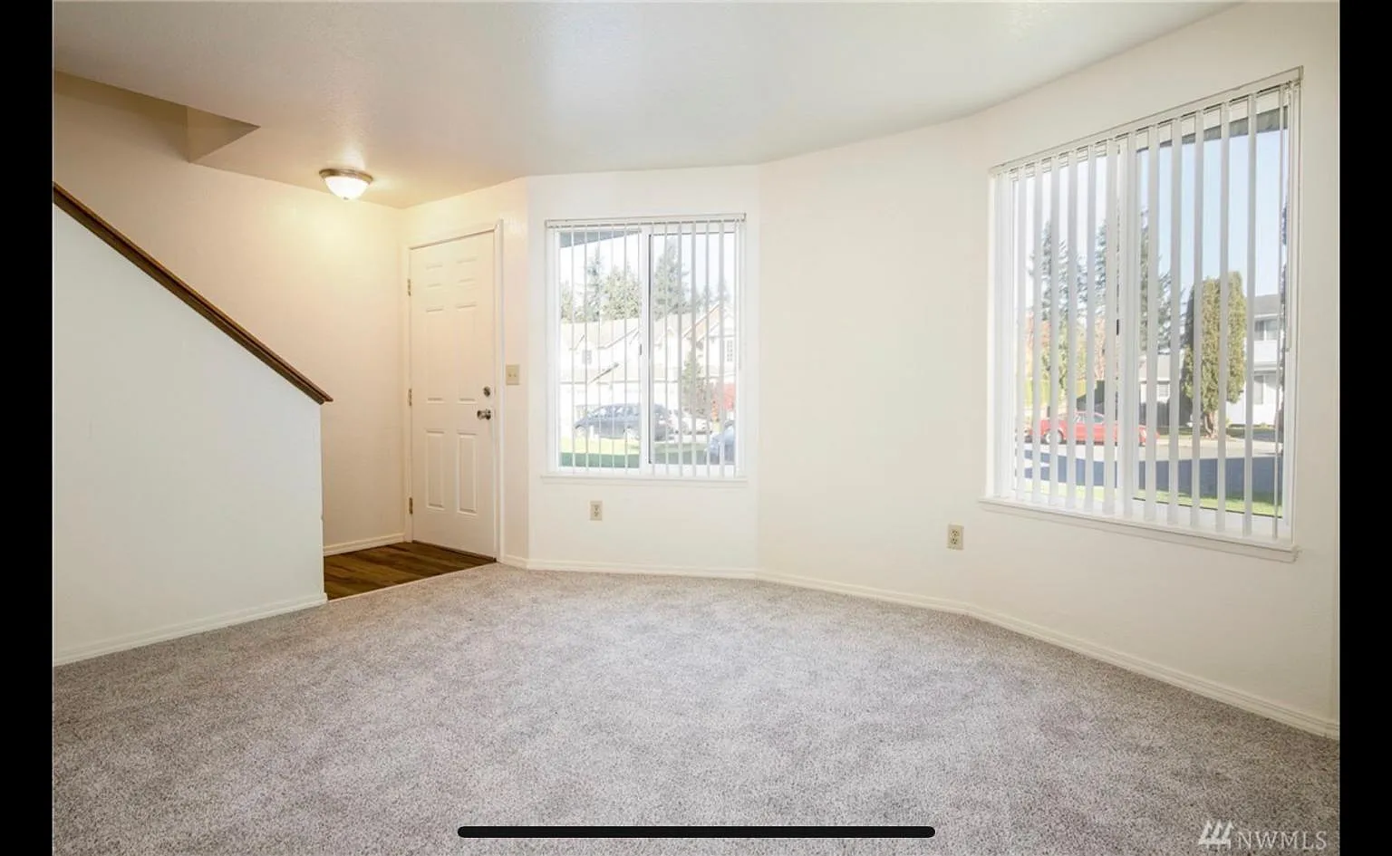614 58th Pl SE — Photo 2