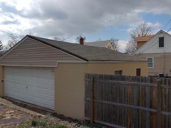 3rd image of 2198 Ontario St