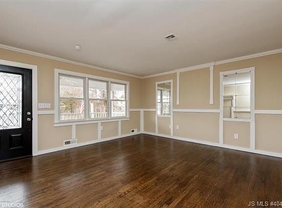 3rd image of 113 Curtis Pl