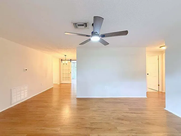 15839 Villa Dr — Photo 19