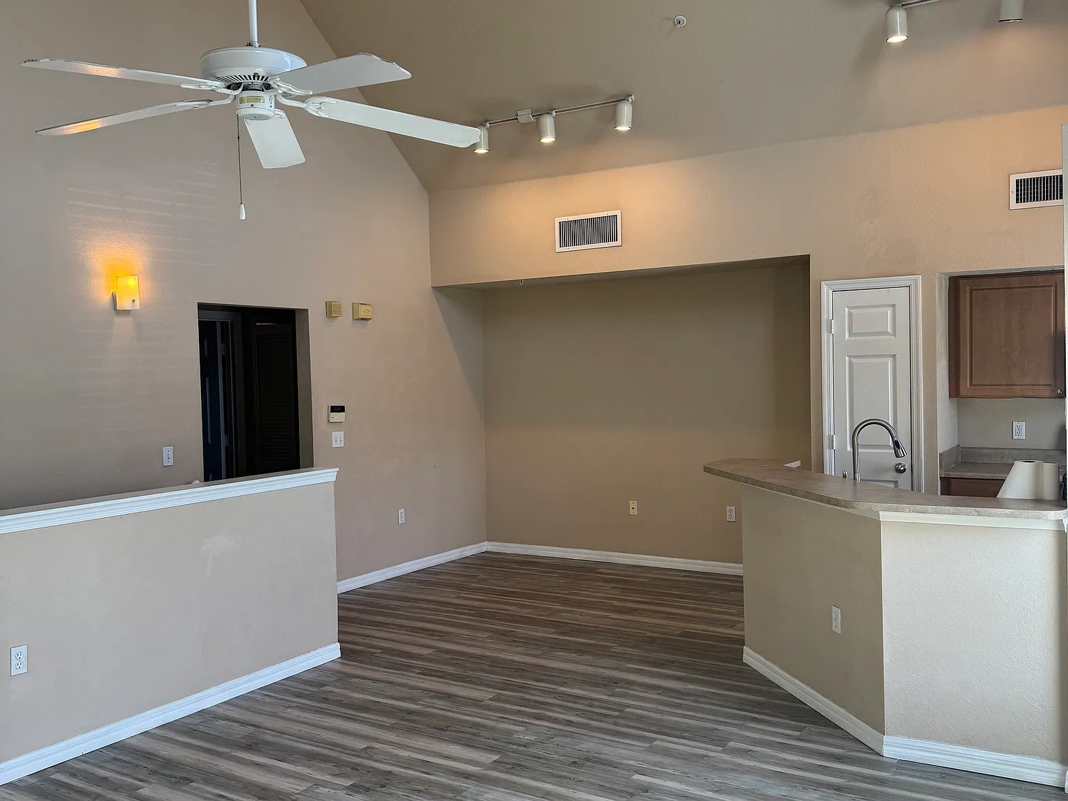 5561 Rosehill Road — Photo 3