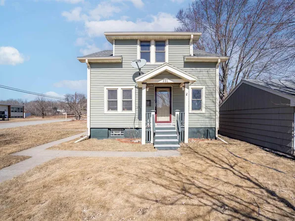 231 7th St, Proctor, MN 55810