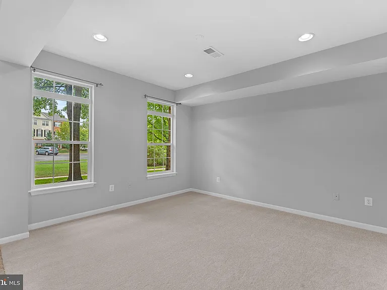 44253 Huron Ter — Photo 5